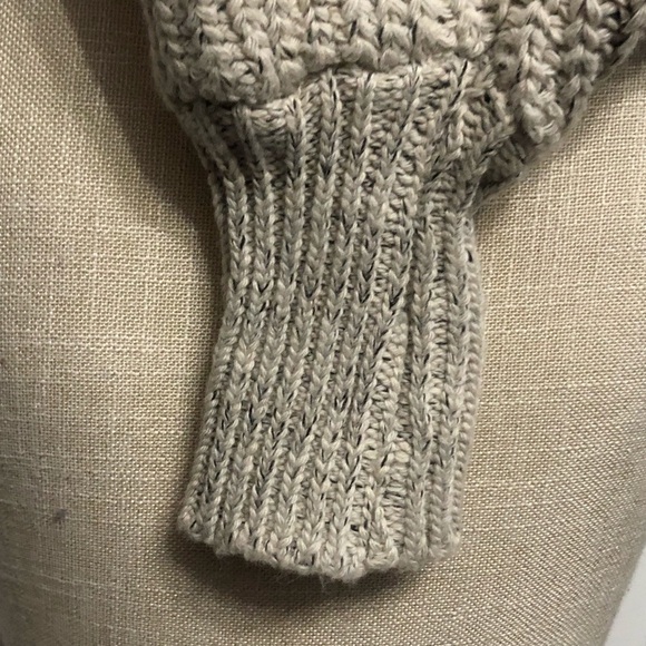 Cream colored knitted open front cardigan with faux fur trim & lace up back; M - Picture 8 of 9